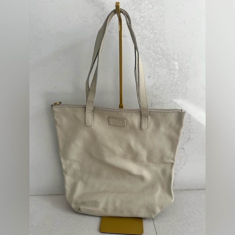 JM NEW YORK Elegant LEATHER Cream Tote Bag Top Zipper